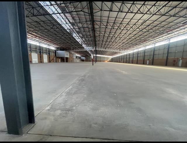 1,910M² WAREHOUSE TO LET IN AIRPORT PARK